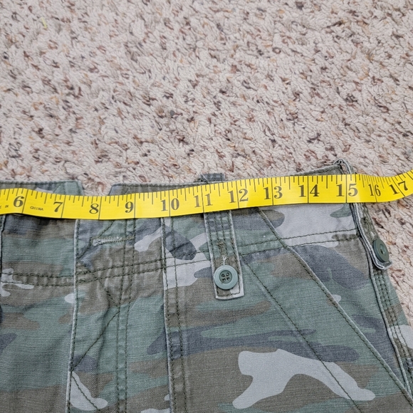 FREE PEOPLE HIGH RISE CAMO SHORTS, SIZE S - Picture 5 of 8